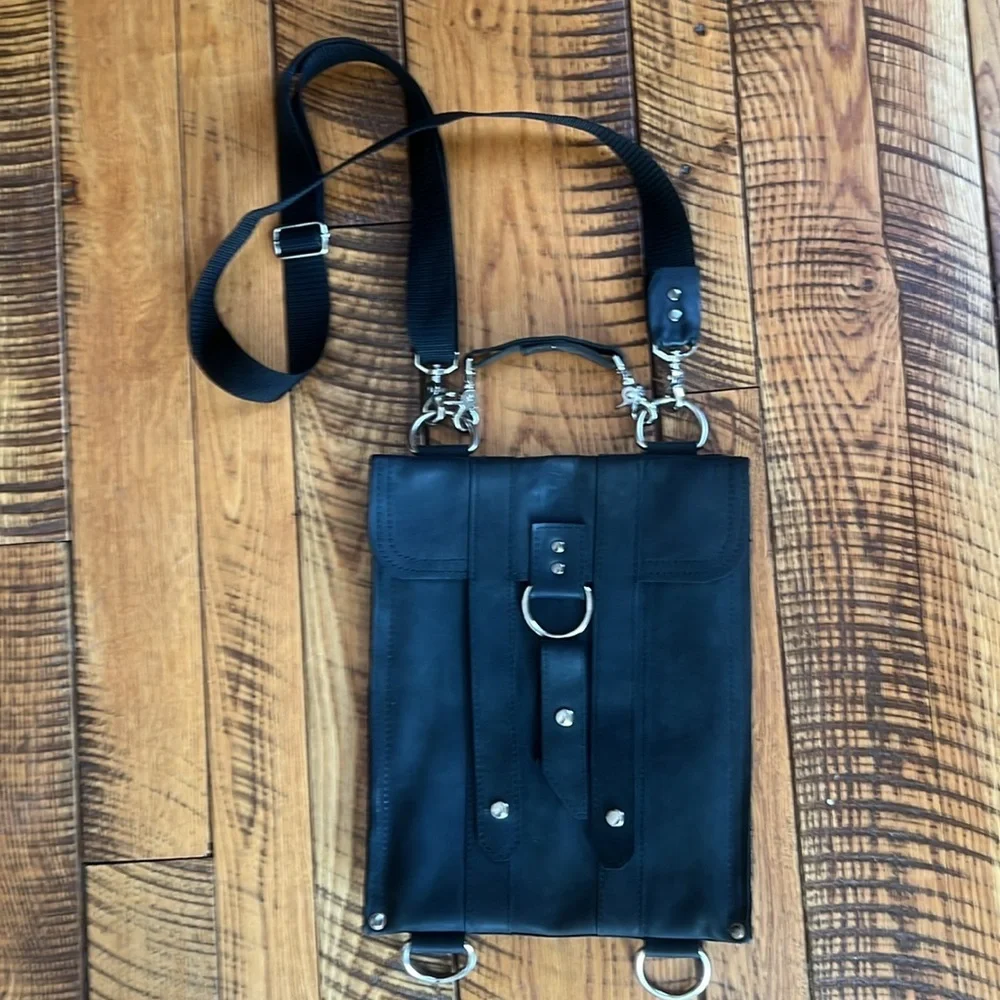 Copper River Company Baxter Messenger Crossbody Black Leather Bag unisex